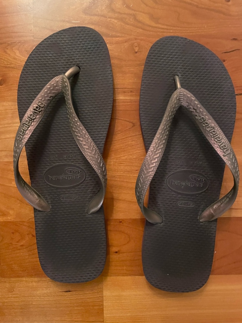 Havaianas Slim Flip Flops in Bronze, size 41-42
